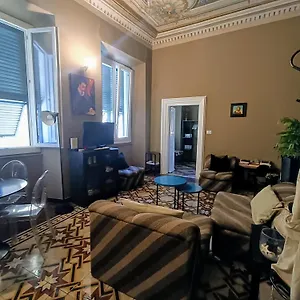https://via-verdi-5-gli-affreschi.hotelitalianriviera.com